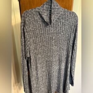Gently used condition ladies 1X flowy turtleneck from St. John’s Bay
